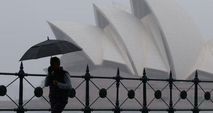 Fina fırtınası şehri vurdu: Elektrikler gitti, havalimanı kapatıldı
