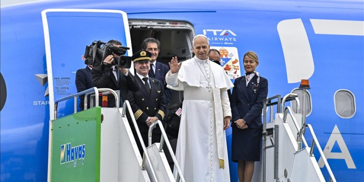 Papa 14. Leo’nun uçağı İstanbul’dan havalandı