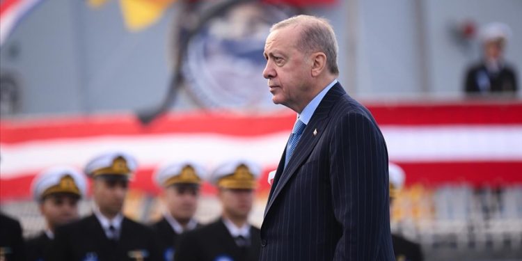 Türkiye, 300 metre uzunluğunda uçak gemisi inşa edecek