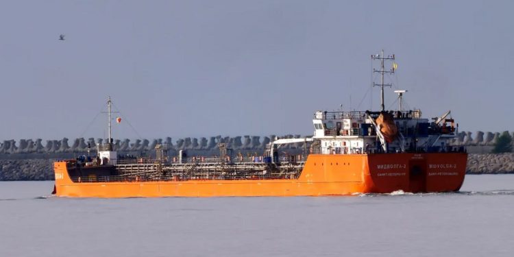 Karadeniz’de gerilim: Rus tankeri saldırıya uğradı