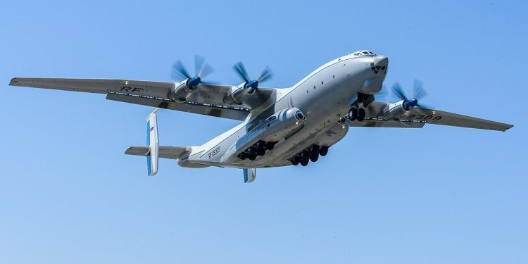 Rusya’nın ağır nakliye uçağı An-22 testte düştü