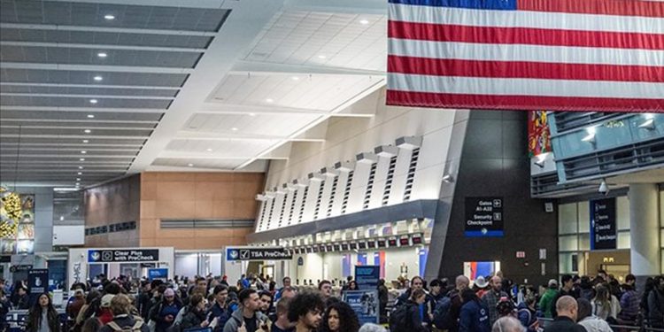 ABD seyahat yasağını 30’dan fazla ülkeye çıkarmayı planlıyor