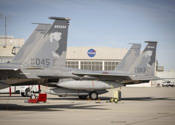 NASA filosuna iki F-15 daha katıldı
