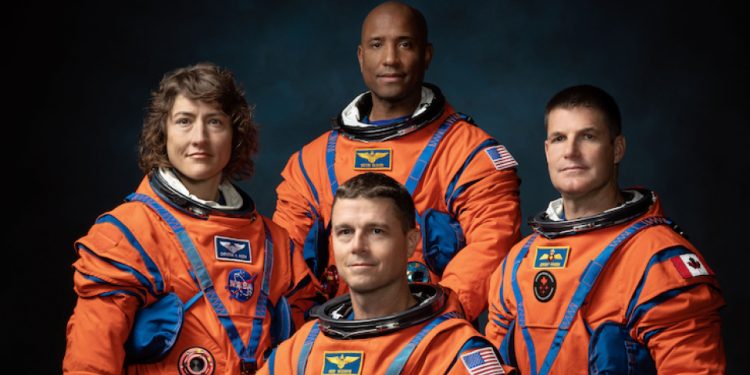 NASA 50 yıl sonra insanlı Ay seyahatine hazırlanıyor