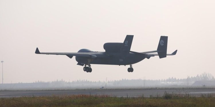 Çin’in gizemli İHA gemisi ‘Jiutian’ sahneye çıktı