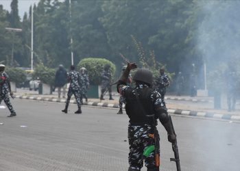 Havalimanı yakınlarında patlama ve silah sesleri
