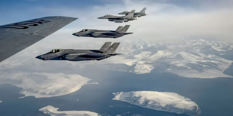 ABD savaş uçakları Grönland için yolda
