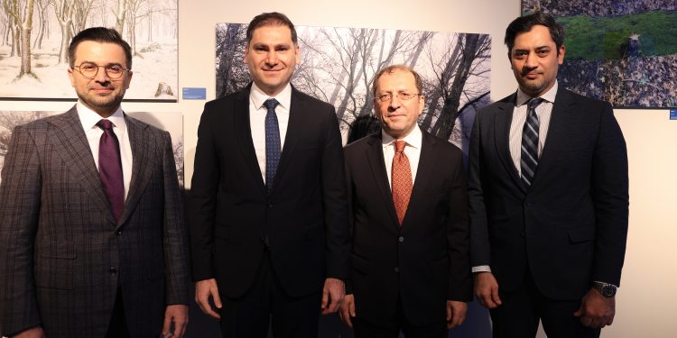 Güntay Şimşek’in fotoğraf sergisi sektörü buluşturdu