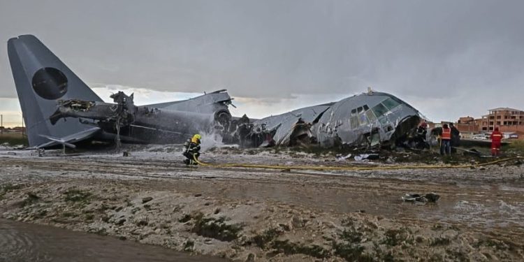 Bolivya’da para taşıyan C-130 düştü