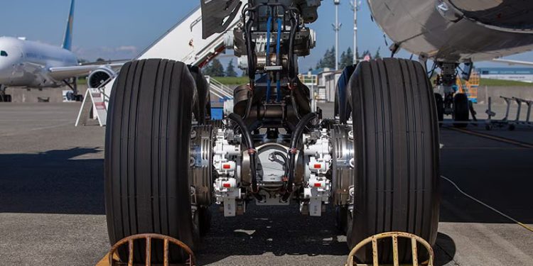 Boeing tarihinin en büyük iniş takımı sözleşmesini imzaladı