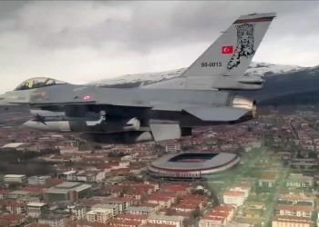 Erzincan semalarında muharip uçak geçişi