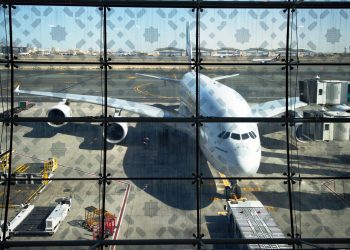 Hava sahaları kapandı, binlerce uçuş iptal: Yolcular ne yapmalı?